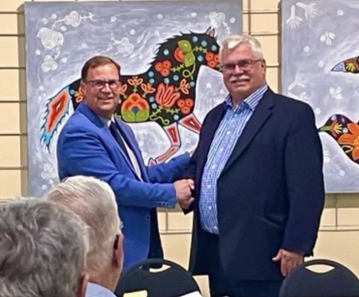 Former minister endorses Weekes for nomination